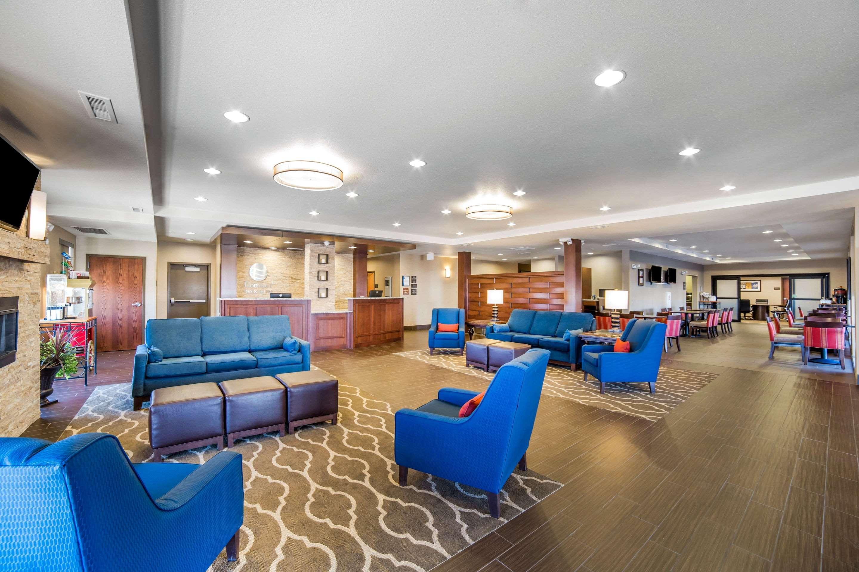 Comfort Inn & Suites Cheyenne Exterior photo