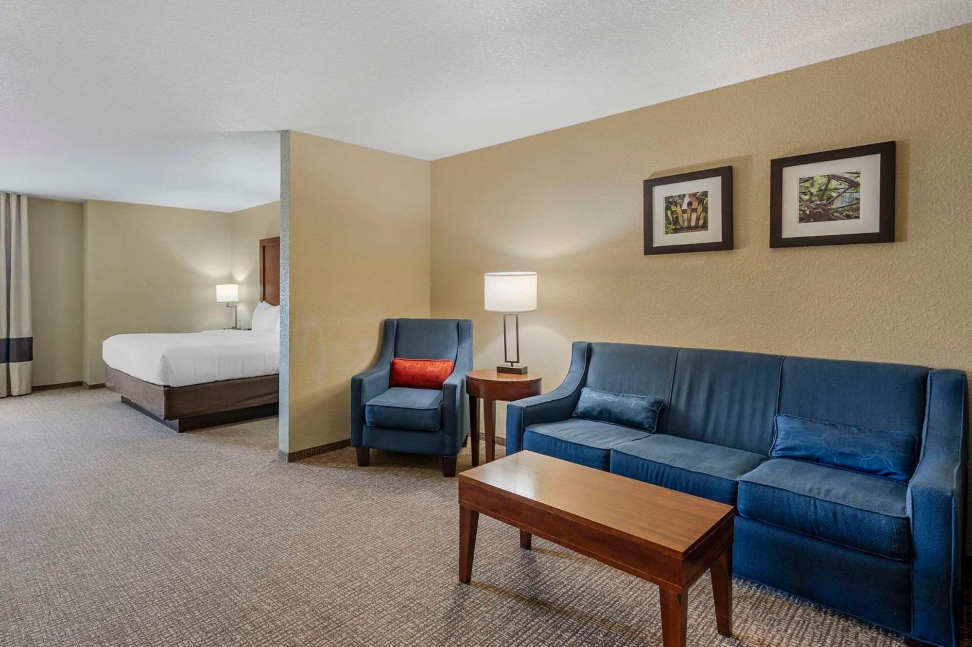 Comfort Inn & Suites Cheyenne Exterior photo