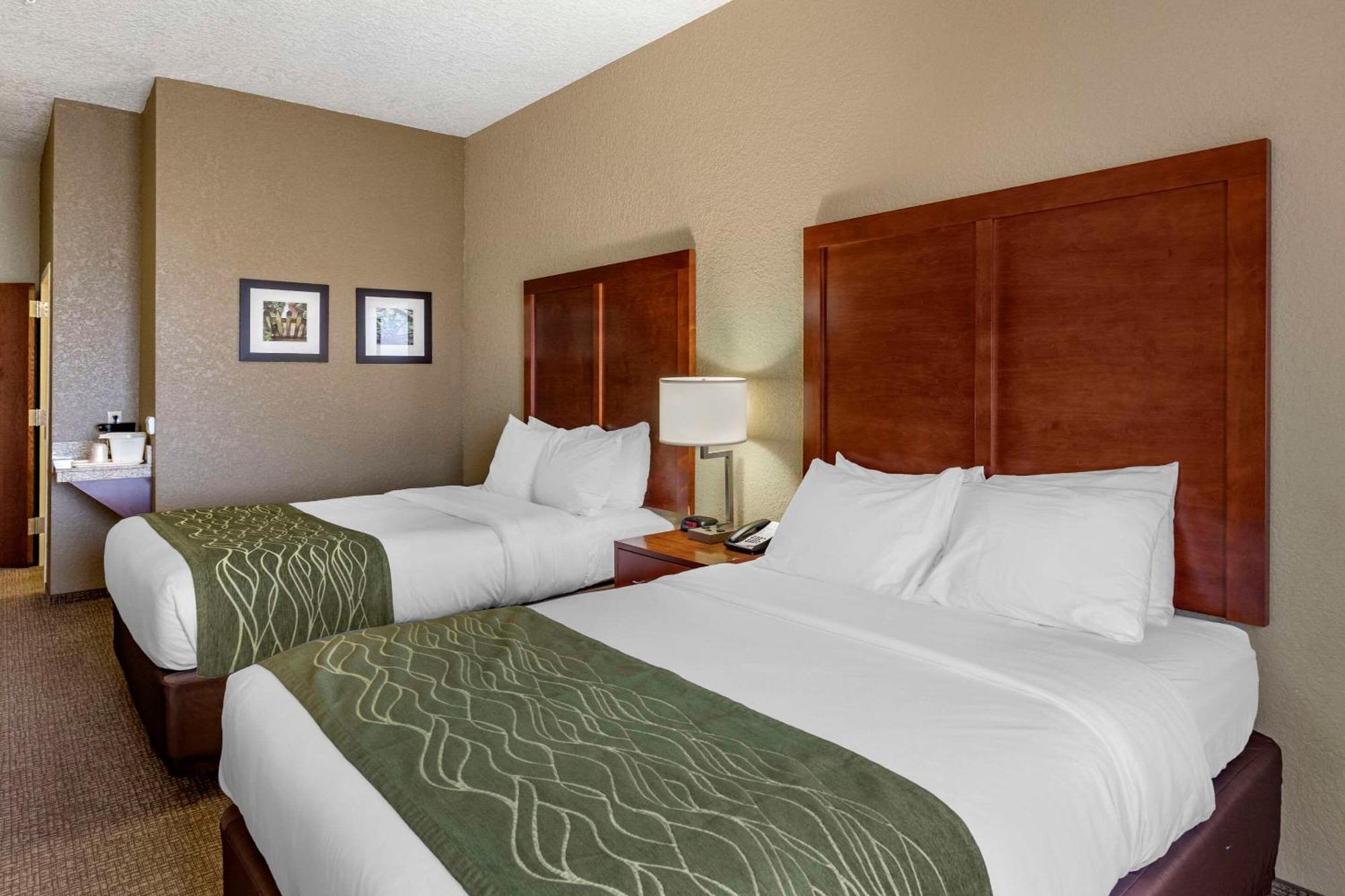 Comfort Inn & Suites Cheyenne Exterior photo